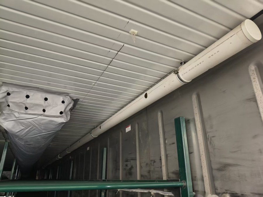 In-cabin humidification piping and nozzle layout